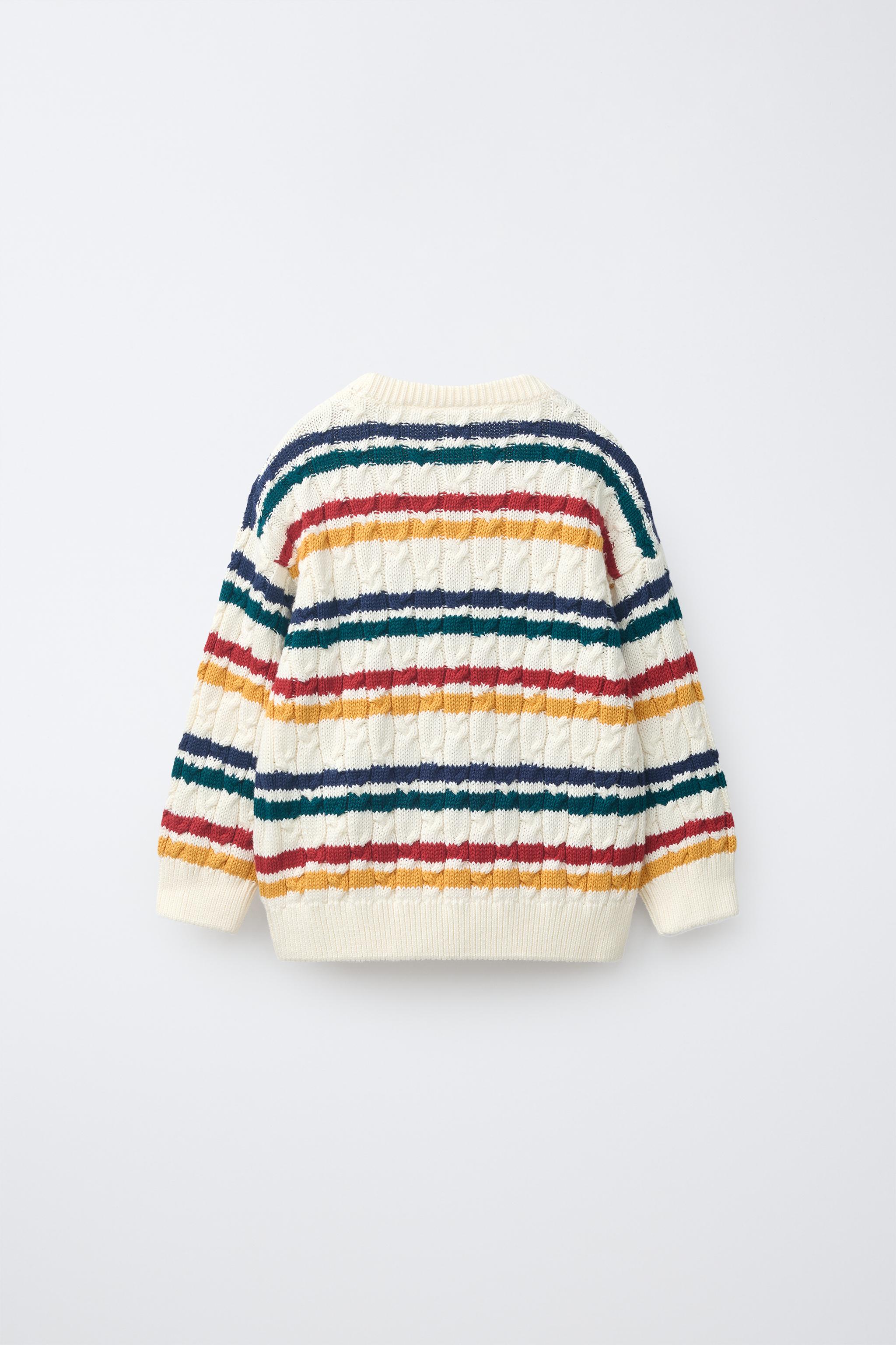PULL EN MAILLE À TORSADES ET RAYURES